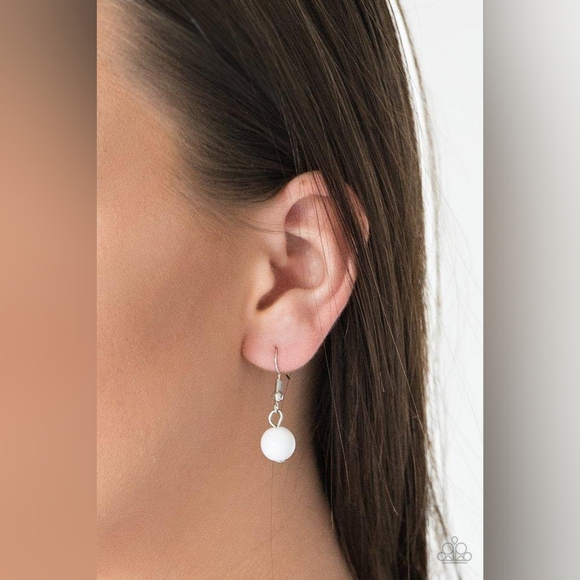 Bubbly Bright Necklace - Picture 2 of 3